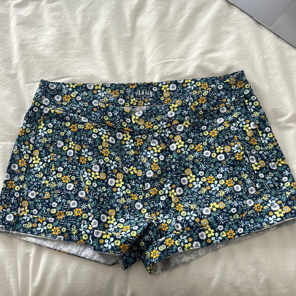 Denim-like Floral shorts